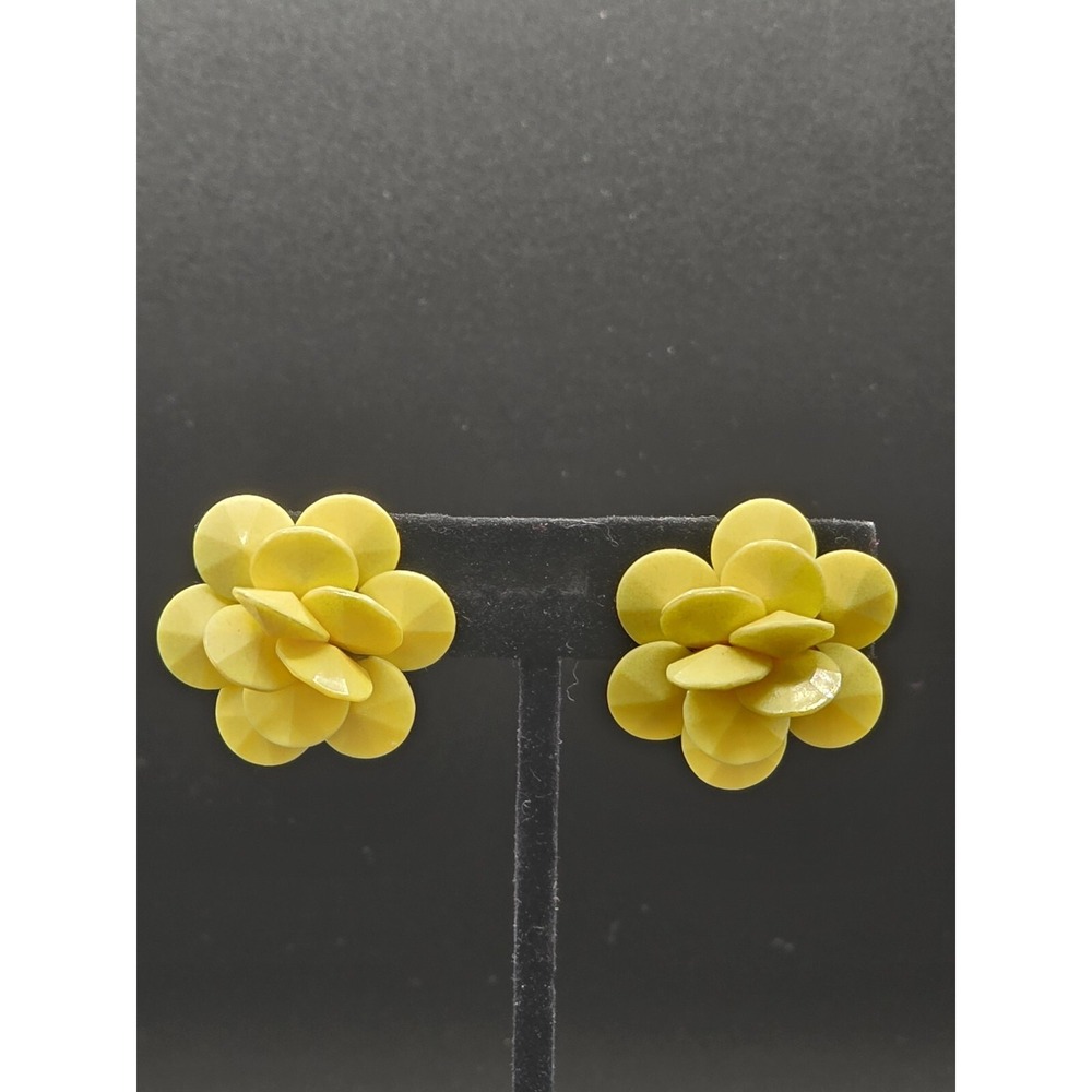 vintage 1960s clip on earrings‎